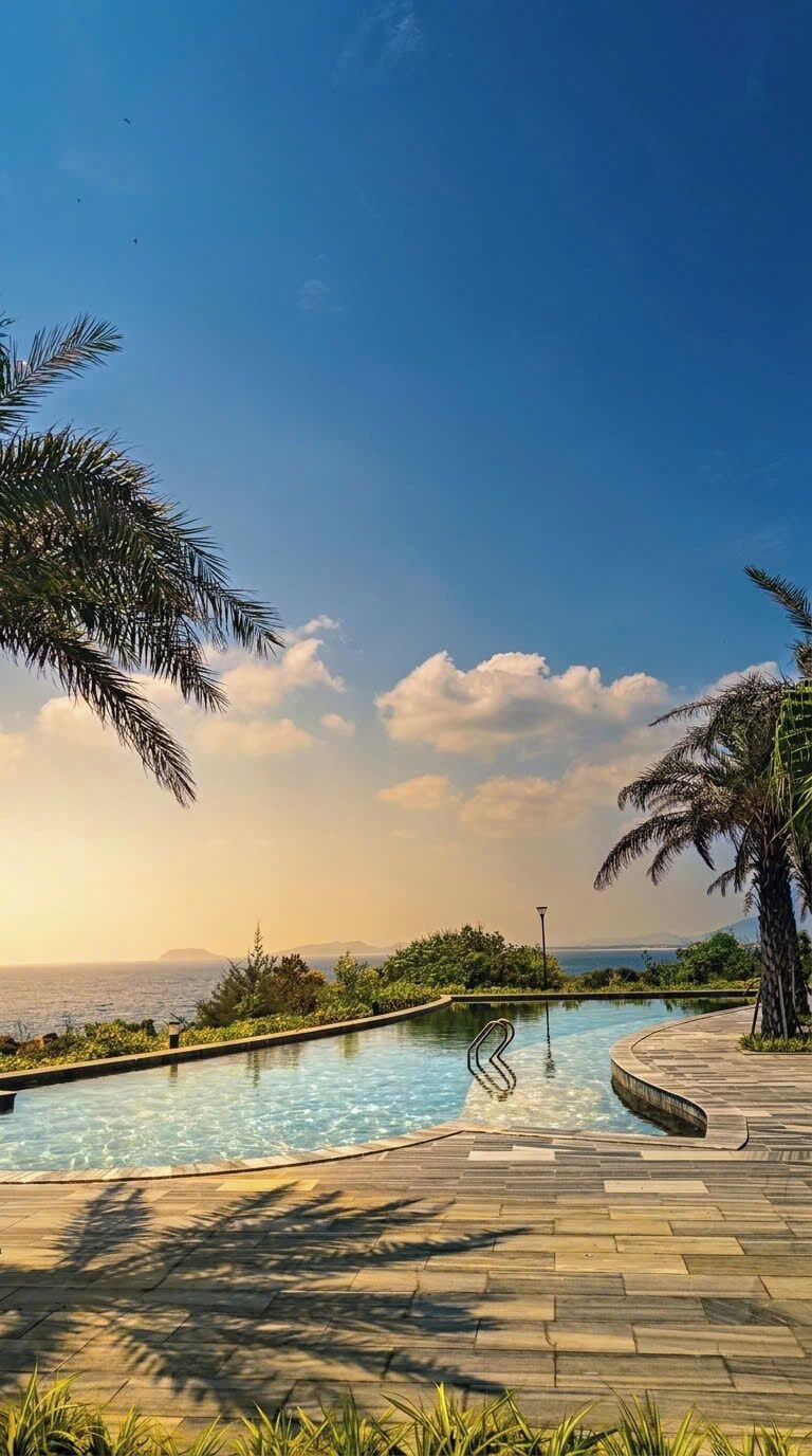 Piscina externa, espreguiçadeiras
