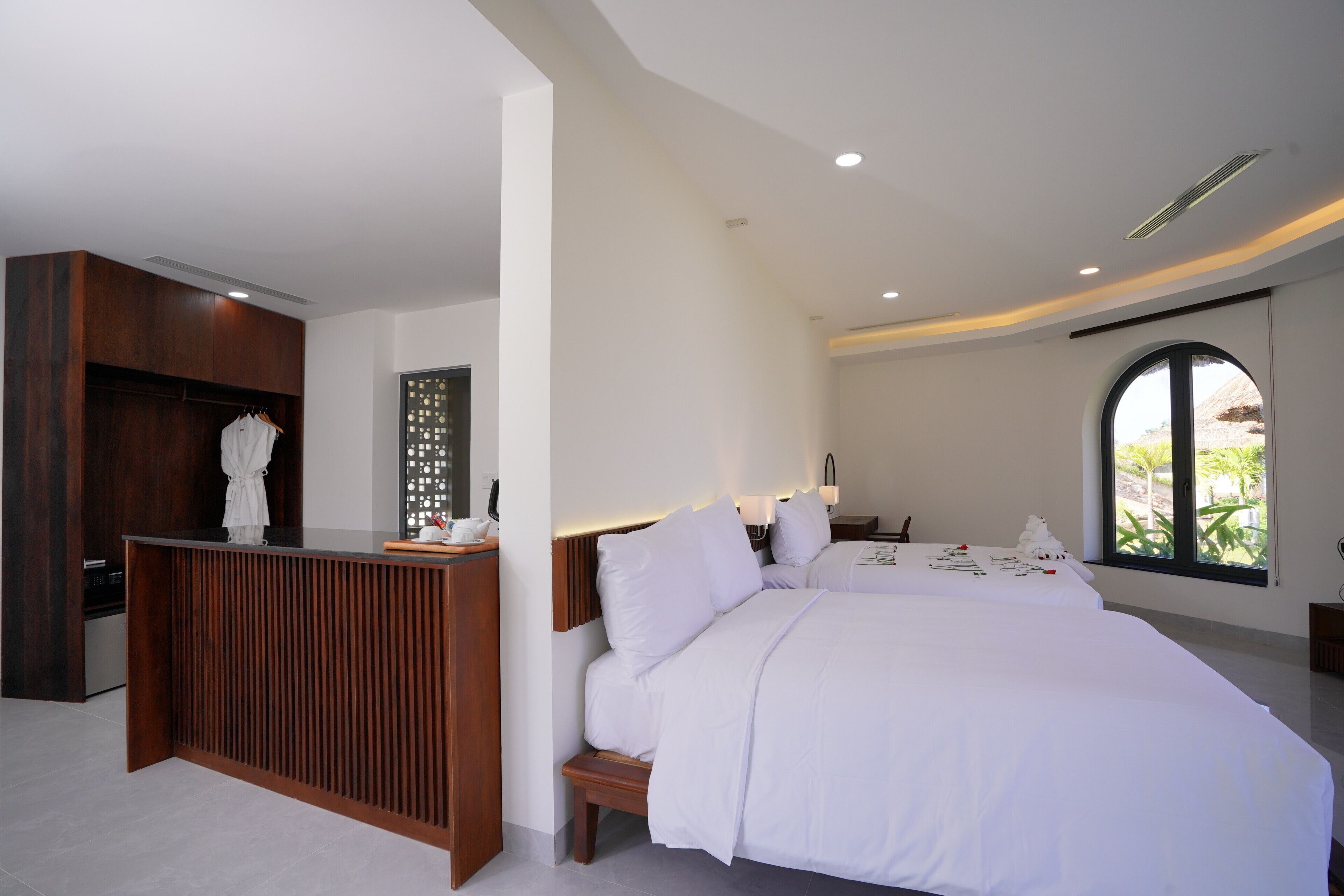 บังกะโลสำหรับครอบครัว, หลายเตียง, วิวทะเล | ตู้นิรภัยในห้องพั ก, พื้นที่ทำงานแบบใช้แล็ปท็อป, ผ้าม่านกันแสง