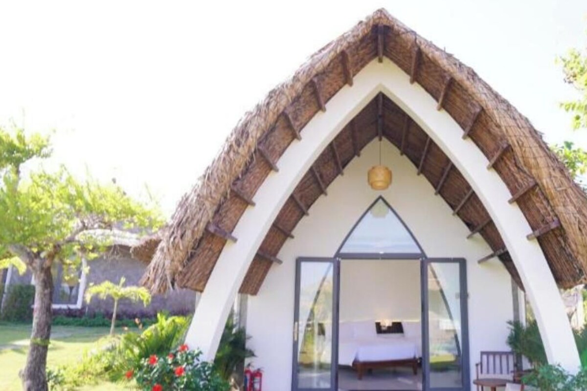 Bungalow Tropical Retreat Suite Family with Bathtub and Sea View