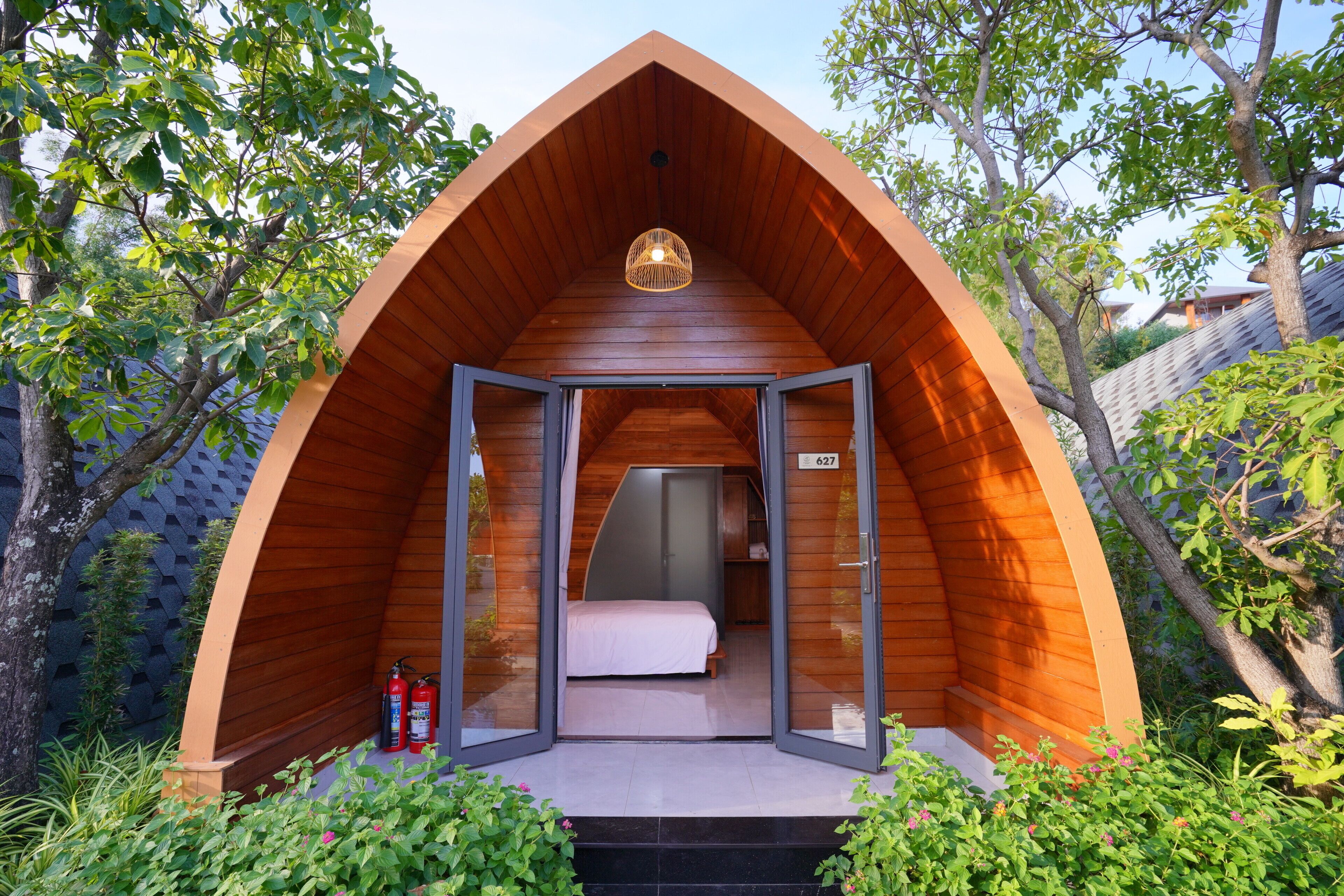 บังกะโล, เตียงควีนไซส์ 1 เตียง, วิวสวน | ตู้นิรภัยในห้องพัก, พื้นที่ทำงานแบบใช้แล็ปท็อป, ผ้าม่านกันแสง