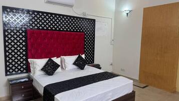 Deluxe Double Room | Desk, laptop workspace, WiFi (free)