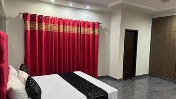 Superior Double Room | Desk, laptop workspace, WiFi (free)