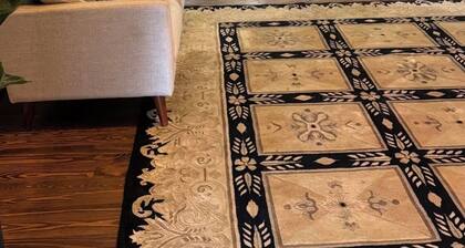 Convenient, comfy and cozy in downtown Centreville.