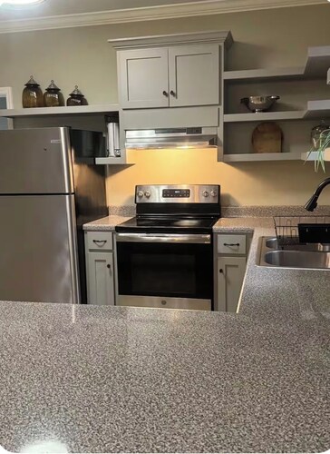 Convenient, comfy and cozy in downtown Centreville.