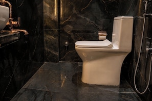 Deluxe Double Room | Bathroom - Hotel Banaras Vandanam (Varanasi)