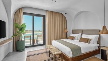 Deluxe Room, Beach View | In-room safe, free WiFi