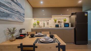 Deluxe Villa, Garden View | Dining