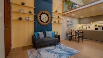 Deluxe Villa, Garden View | Living area