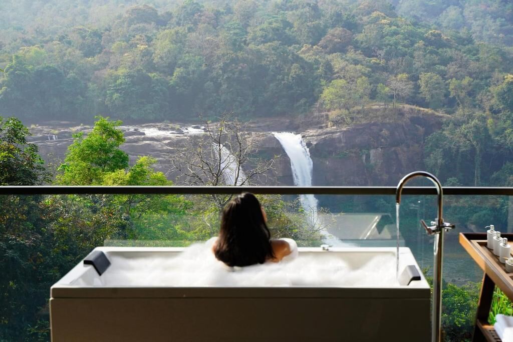 Outdoor spa tub