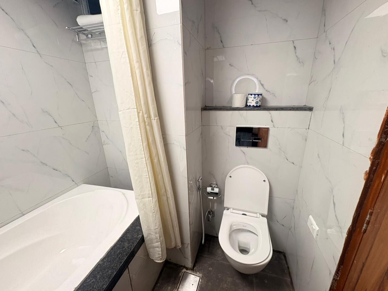Deluxe Double Room, Balcony, City View | Bathroom | Separate tub and shower, free toiletries, hair dryer, towels