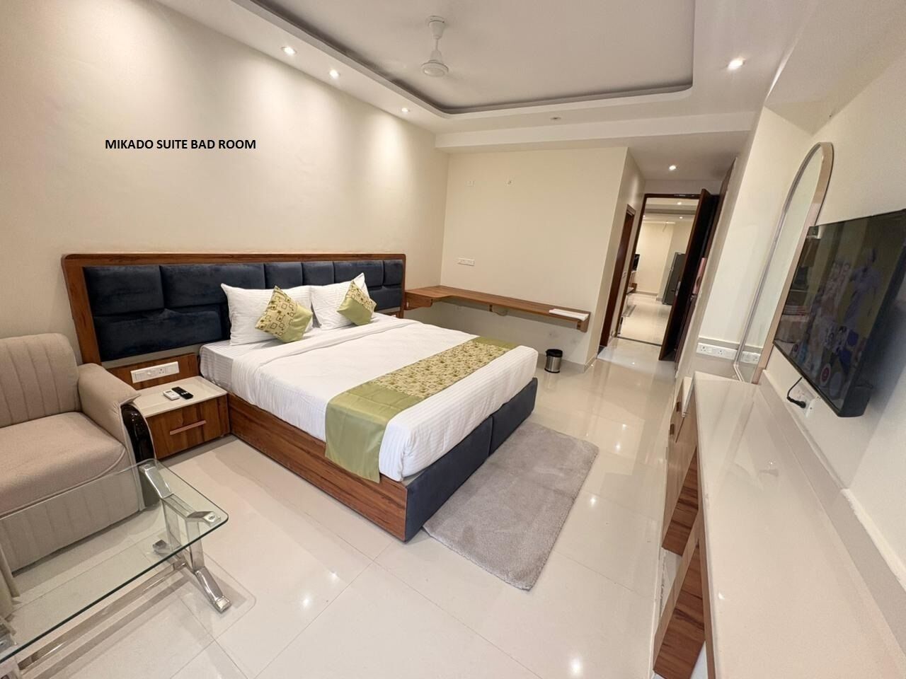 Executive Suite, Balcony, City View | Desk, laptop workspace, free WiFi