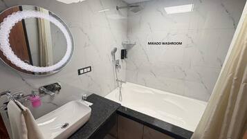 Executive Suite, Balcony, City View | Bathroom | Separate tub and shower, free toiletries, hair dryer, towels