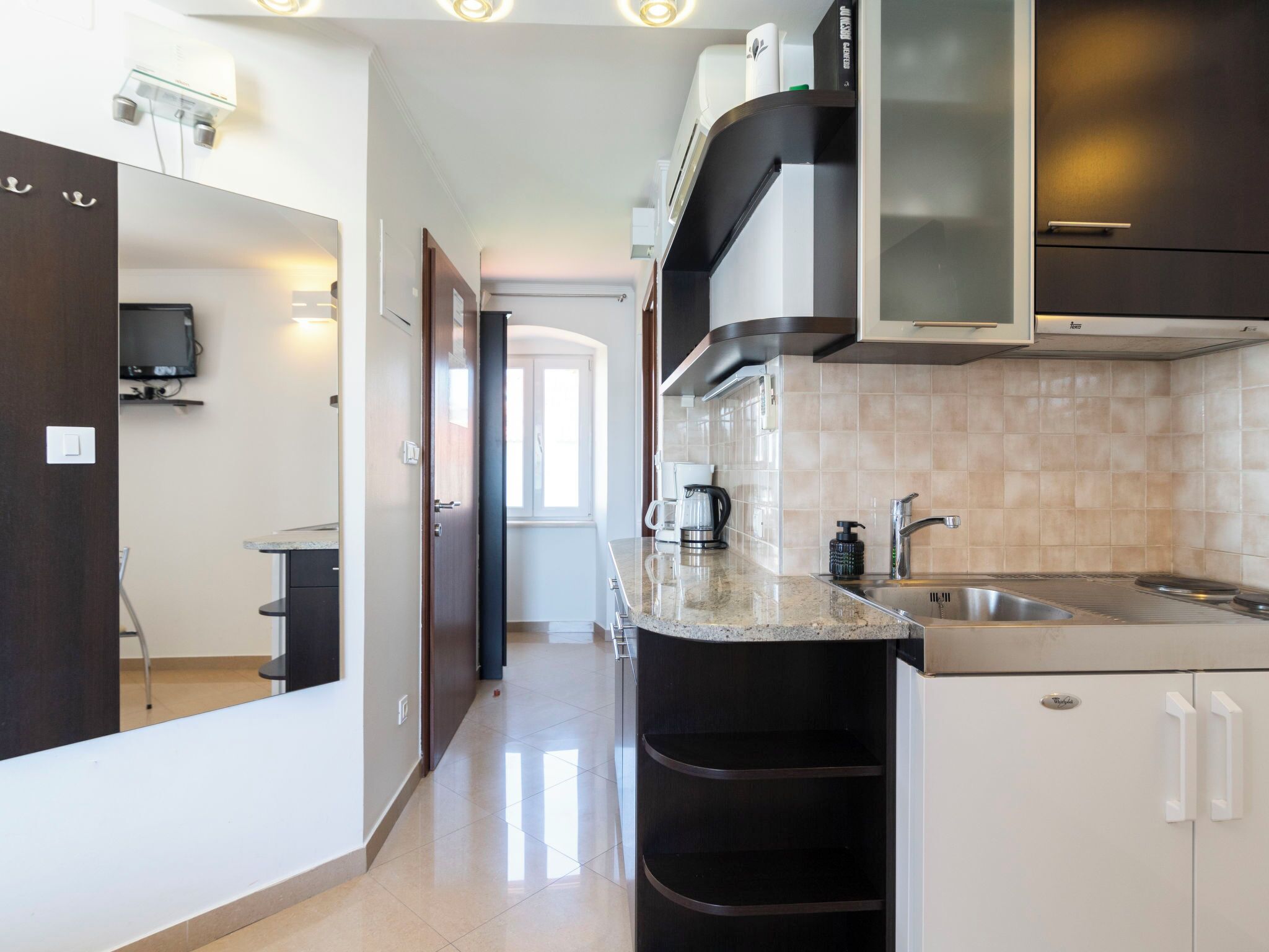 Fridge, cookware/dishes/utensils