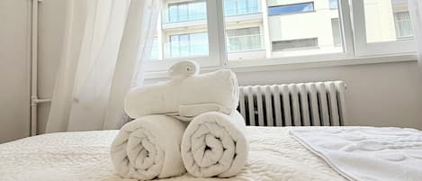 1 chambre, fer et planche à repasser, Wi-Fi gratuit, draps fournis