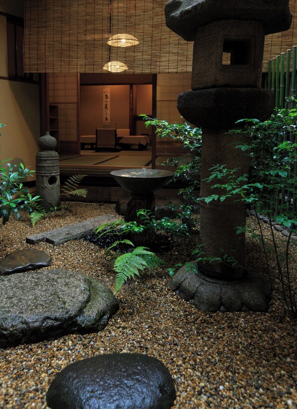 Zweibettzimmer (1st floor) | Terrasse/Patio