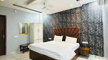Executive Double Room, City View | Desk, free WiFi