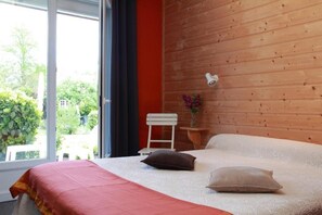 Quarto casal standard, sacada, vista para o jardim | Wi-Fi de cortesia