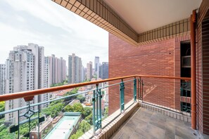 Balcony view - Tyms 2BR 2BA Apt Oriental Cambridge (Shanghai)