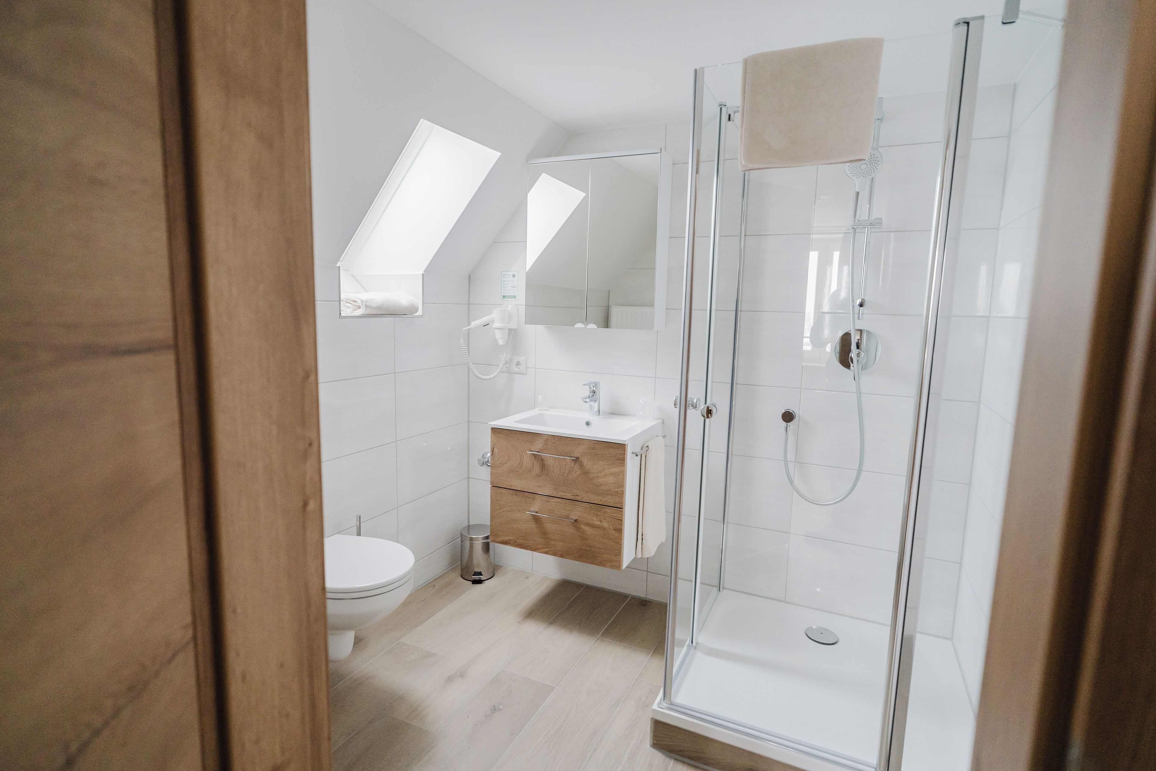 Comfort-Einzelzimmer, Kochnische | Badezimmer | Dusche, Haartrockner, Handtücher, Seife