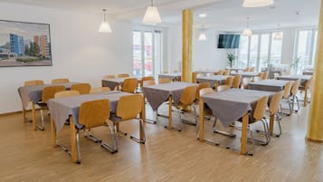 Tägliches Frühstücksbuffet gegen Gebühr