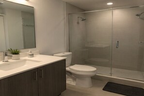 Condo | Bathroom | Free toiletries, hair dryer, towels, soap - Maple District Hotel (Toronto)