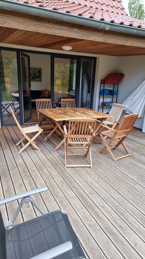 Outdoor dining - Vrbo Property (Rheinsberg OT Großzerlang)
