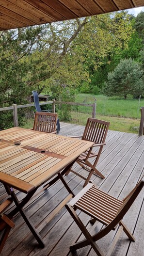 Outdoor dining - Vrbo Property (Rheinsberg OT Großzerlang)
