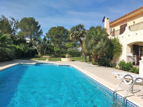 LARGE VILLA WITH A 5X11M PRIVATE POOL, SLEEPS 12, 350M FROM THE SANDY BEACH,
