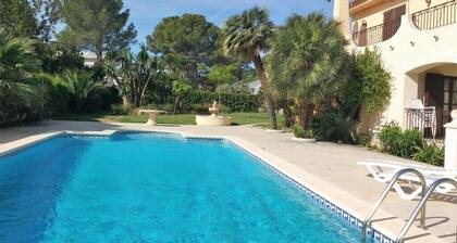LARGE VILLA WITH A 5X11M PRIVATE POOL, SLEEPS 12, 350M FROM THE SANDY BEACH,