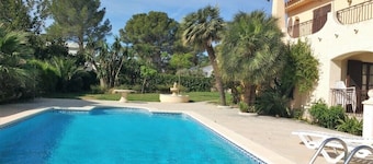 LARGE VILLA WITH A 5X11M PRIVATE POOL, SLEEPS 12, 350M FROM THE SANDY BEACH,