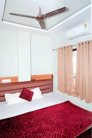 Desk, laptop workspace, free WiFi - Hotel Jamuna Shree (Ujjain)