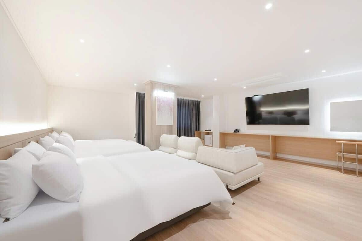 Ropa de cama de alta calidad y escritorio