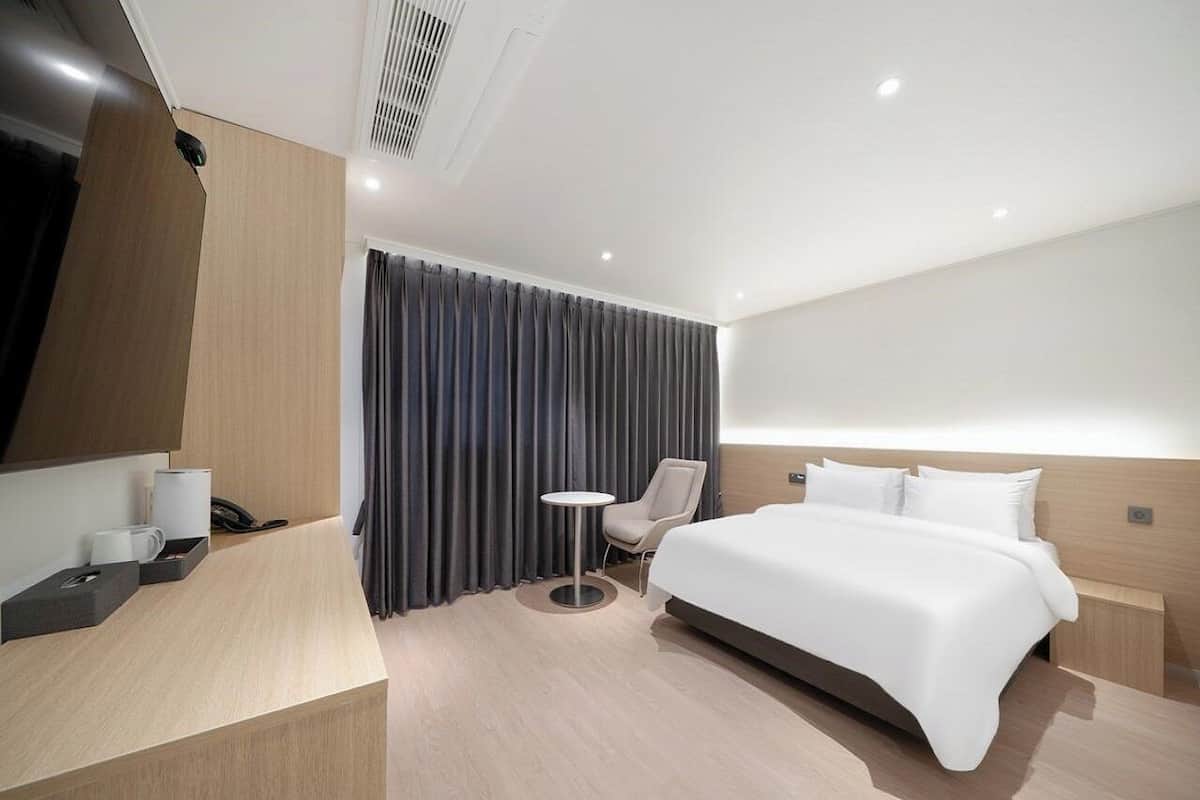 Ropa de cama de alta calidad y escritorio