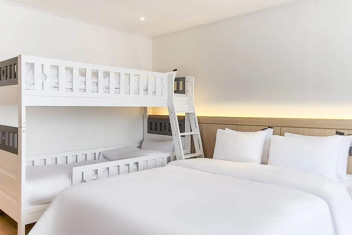 Ropa de cama de alta calidad y escritorio