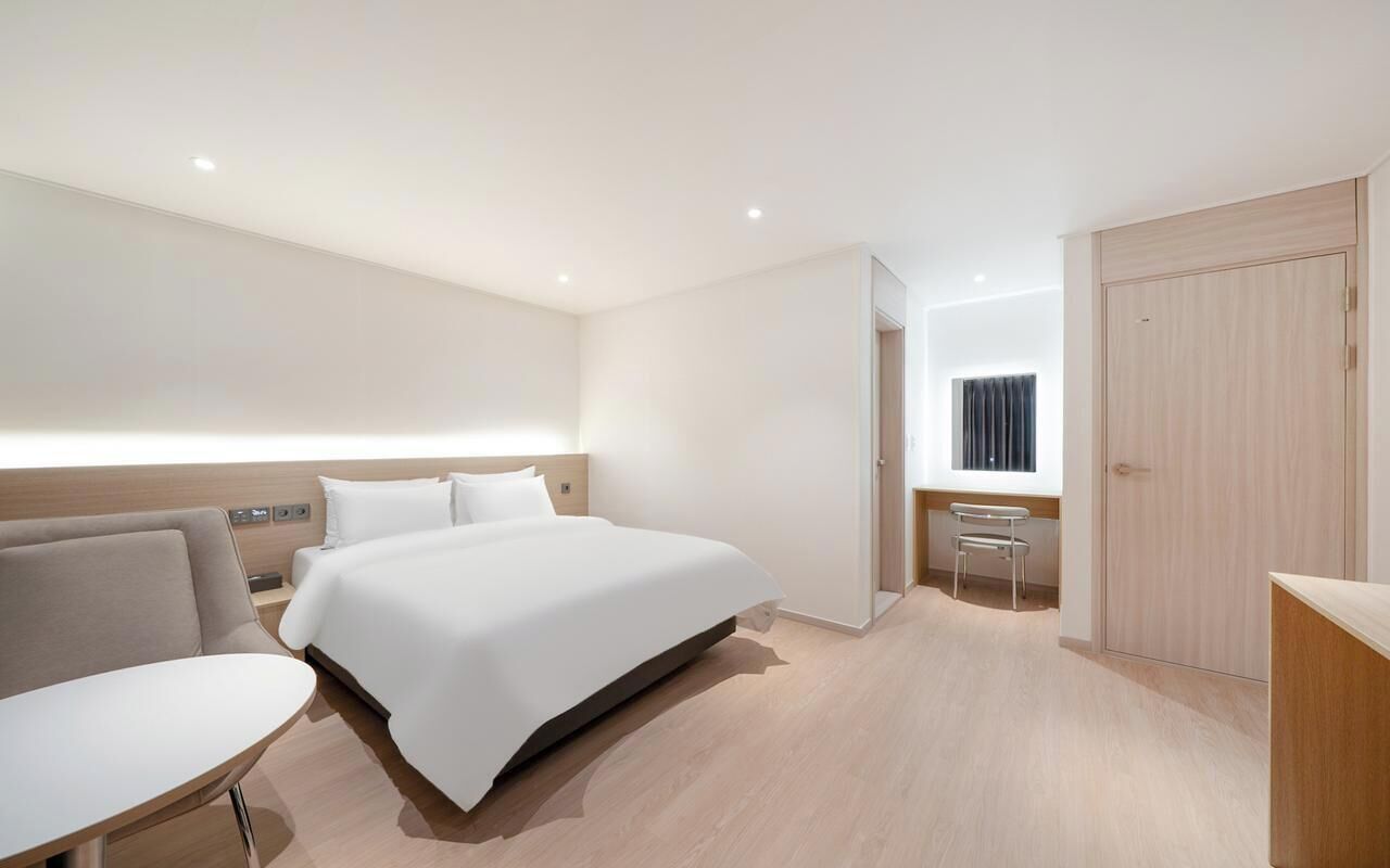Deluxe Double Room, 1 King Bed, Microwave, City View | Desk, laptop workspace, free WiFi