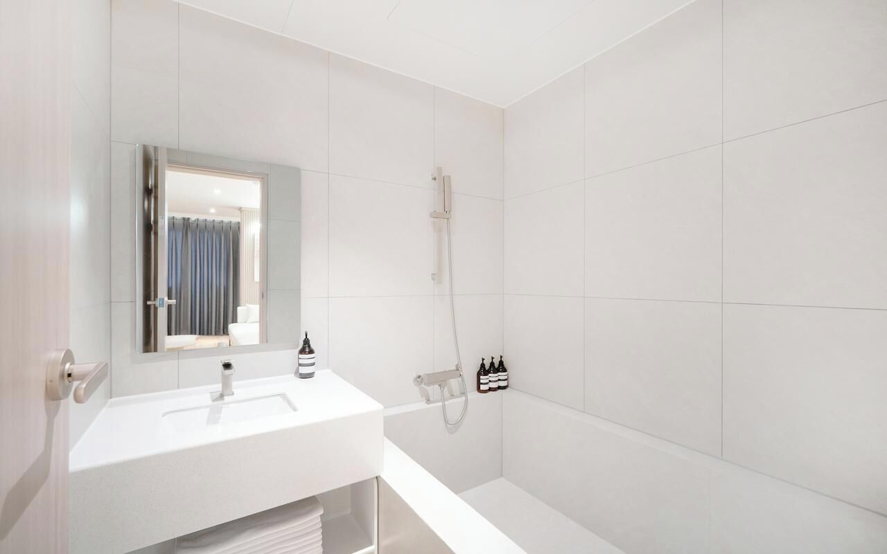 Family Room | Bathroom | Shower, designer toiletries, hair dryer, bathrobes