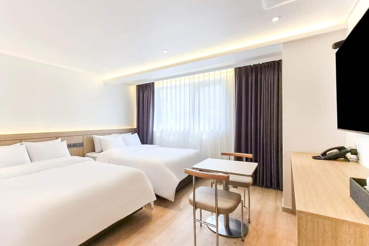 Ropa de cama de alta calidad y escritorio