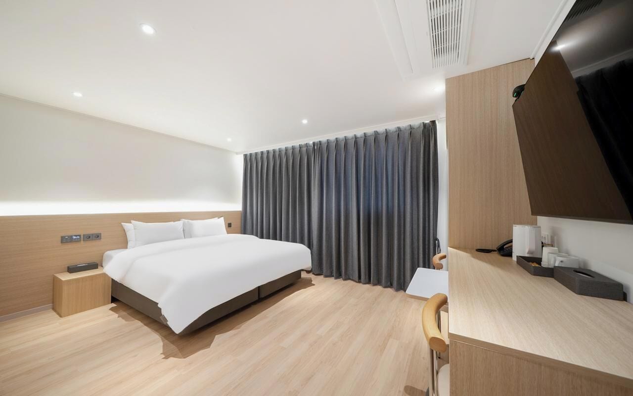 Superior Double Room | Premium bedding, desk, laptop workspace, blackout drapes