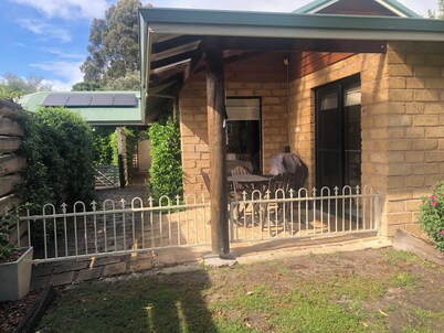 Tranquil View cottage, self contained,beautifully finished, delightful, relaxing
