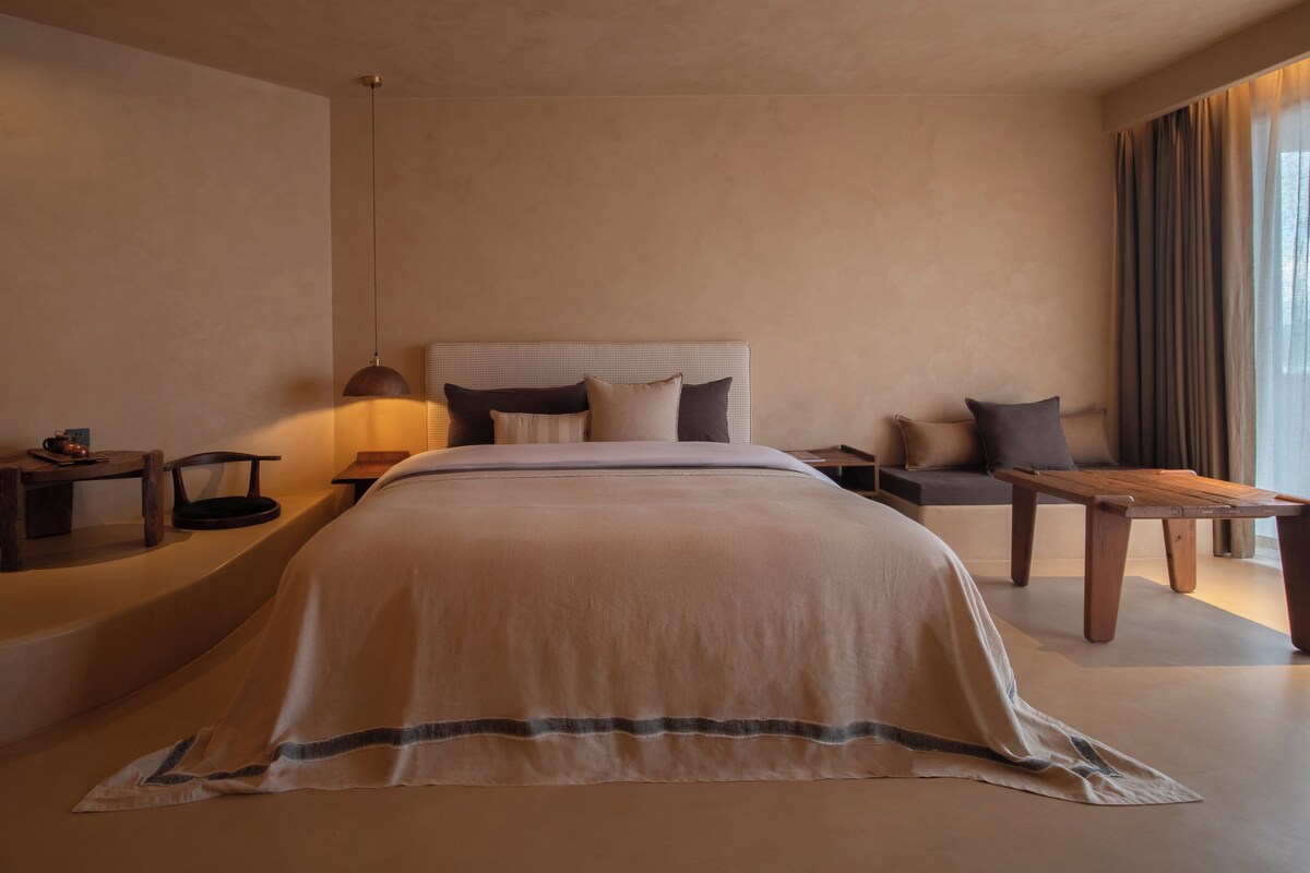 Romantic Double Room, Lake View | Desk, laptop workspace, blackout drapes, soundproofing