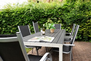 Outdoor dining - Vrbo Property (Fehmarn OT Petersdorf)