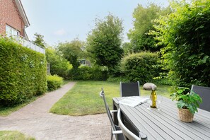 Outdoor dining - Vrbo Property (Fehmarn OT Petersdorf)