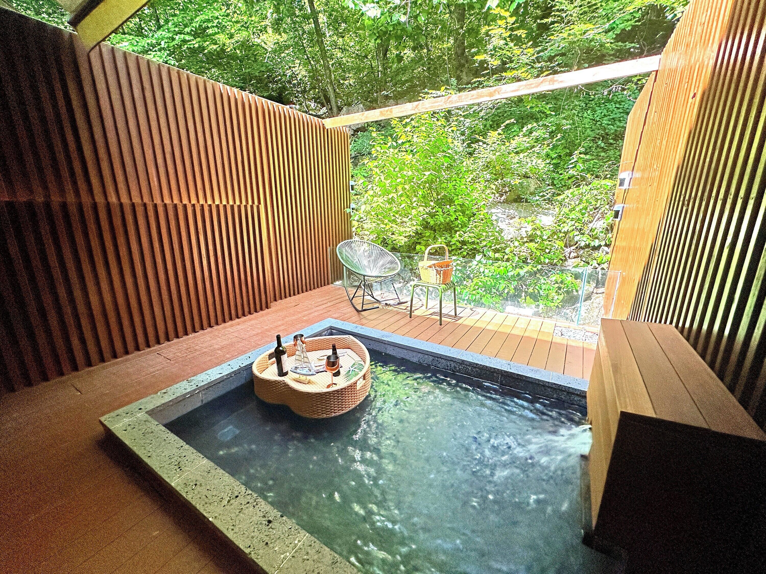 Forest shower | Private spa tub