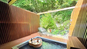 Forest shower | Eigener Whirlpool