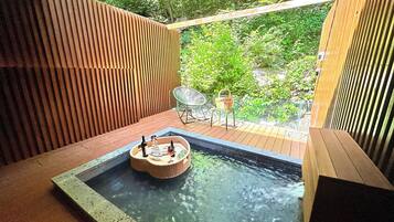 Forest shower | Private spa tub