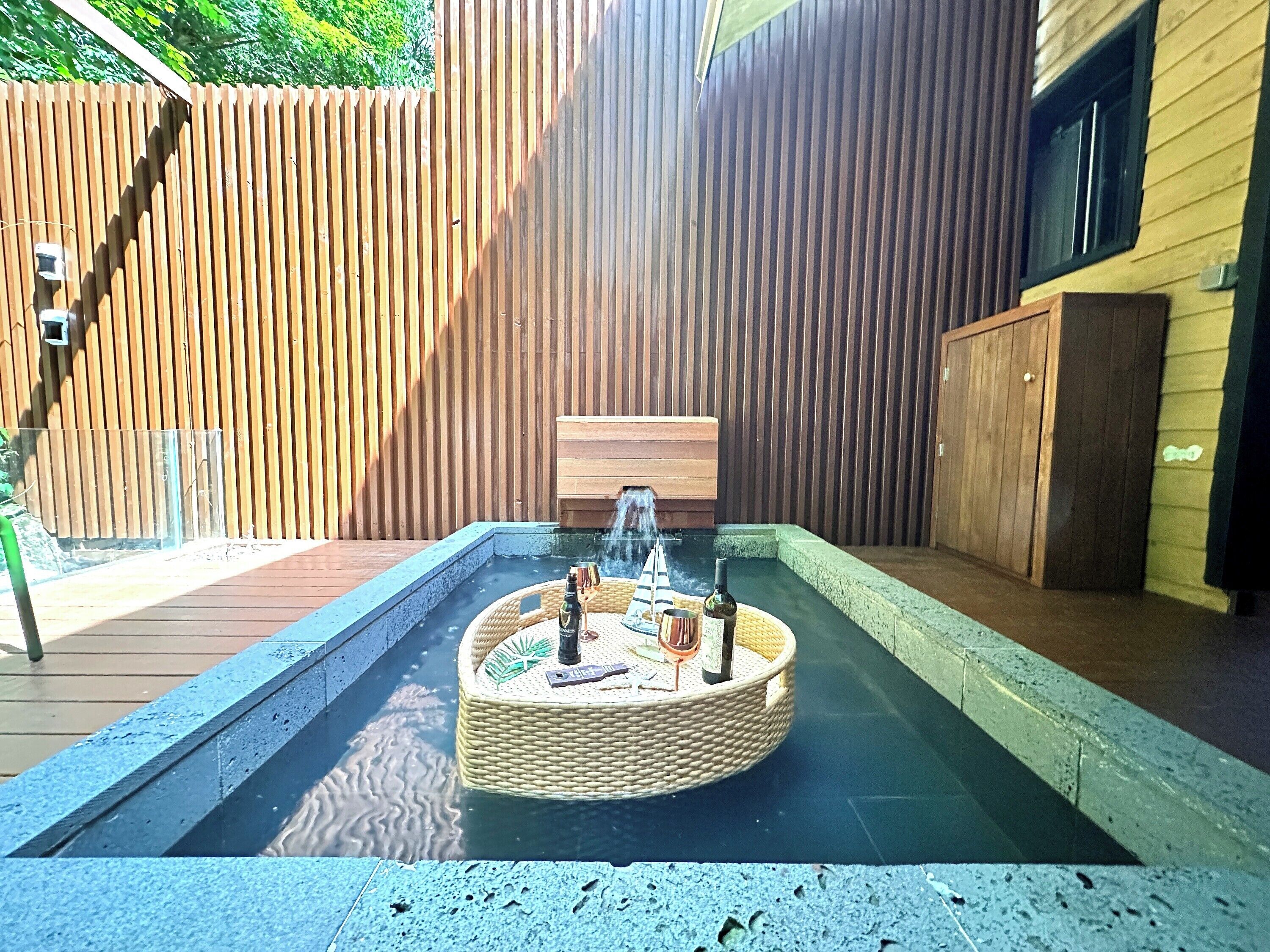 Forest shower | Private spa tub