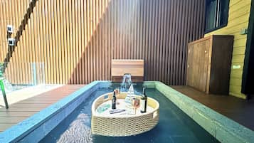 Forest shower | Private spa tub