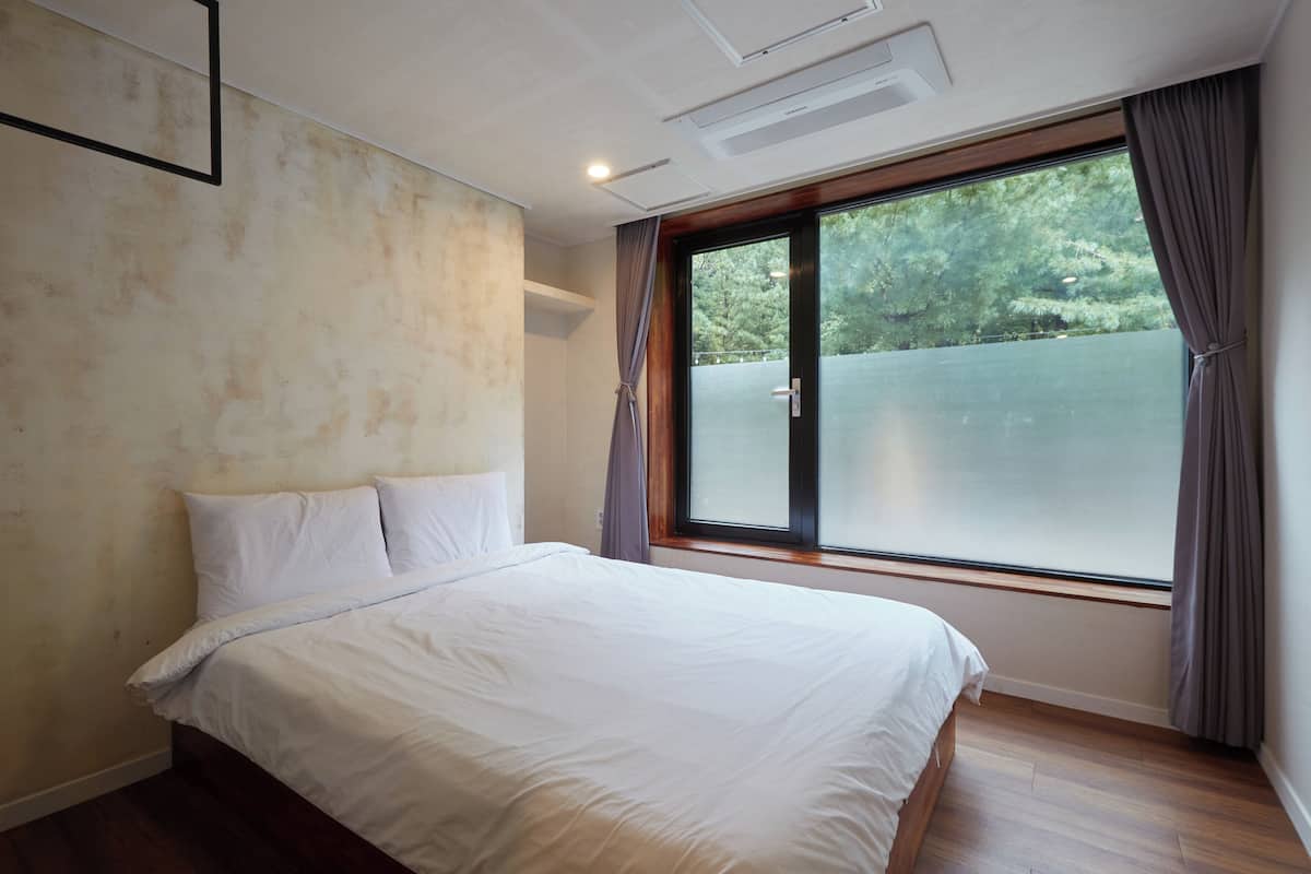 Sunny island | Edredons de pluma, cortinas blackout, Wi-Fi de cortesia