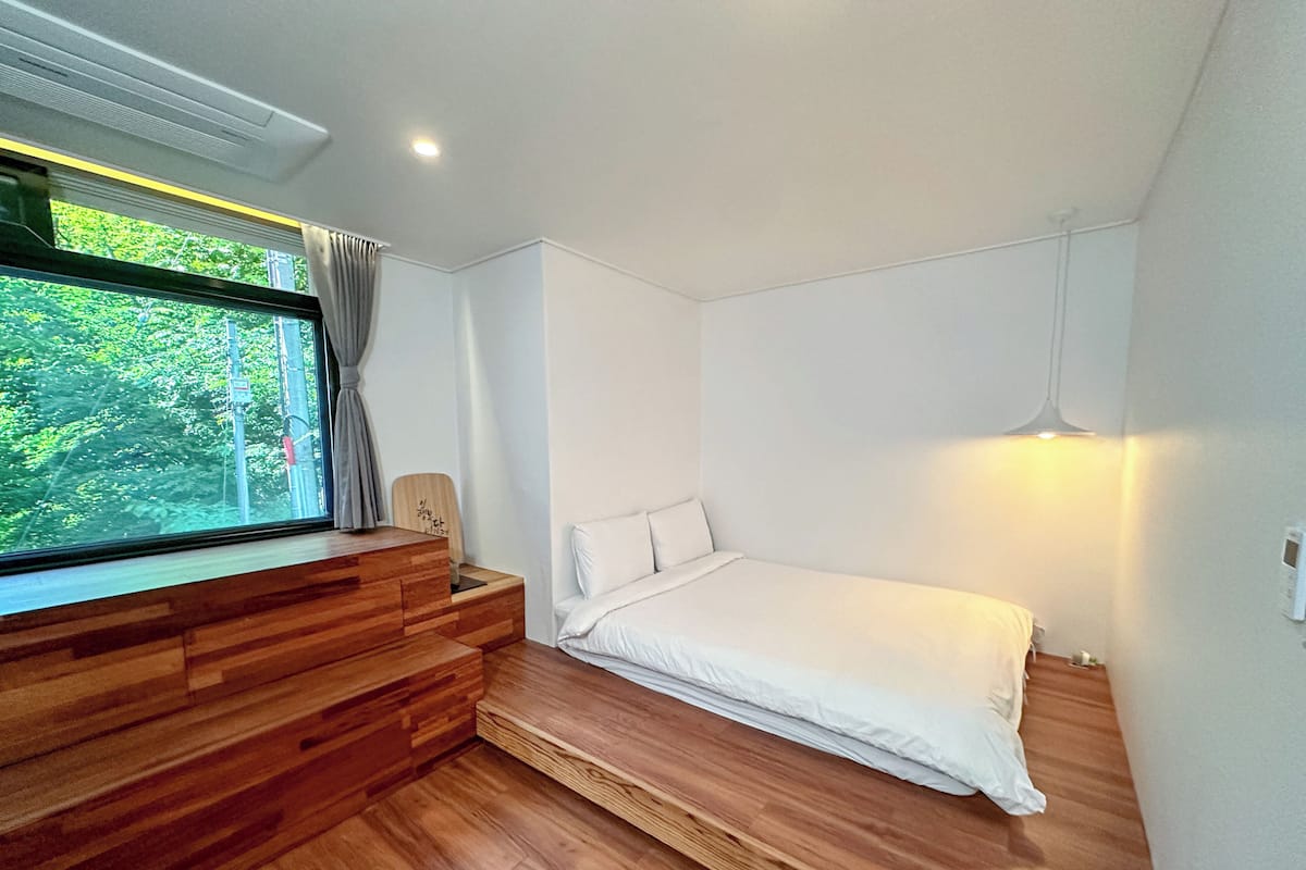 3. Illusion Forest Vacation | Edredons de pluma, cortinas blackout, Wi-Fi de cortesia