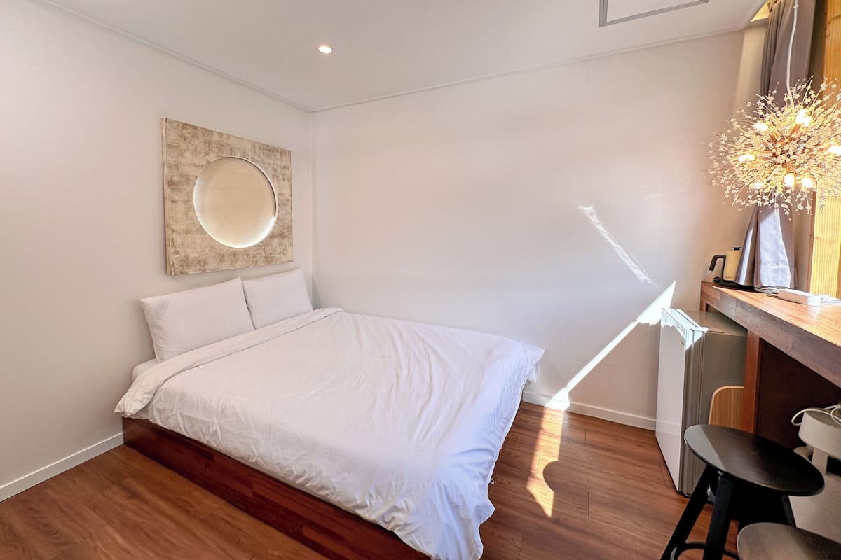 8. Illusion Forest Vacation | Edredons de pluma, cortinas blackout, Wi-Fi de cortesia